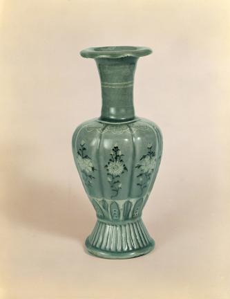 Celadon Bottle in the shape of a Muskmelon with Inlaid Peony and Chrysanthemum Designs