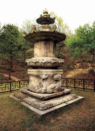 Monument for Buddhist Priest Wonjong in Godalsa Temple