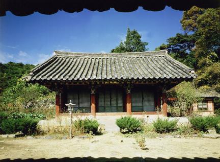 Wontongjeon Hall in Gaemoksa Temple